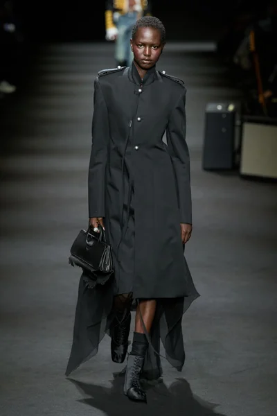 Look 23